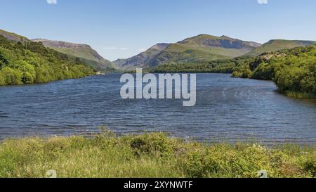 Blick über Llyn Padarn in der Nähe von Llanberis, von Brynrefail, Gwynedd, Wales, UK gesehen Stockfoto