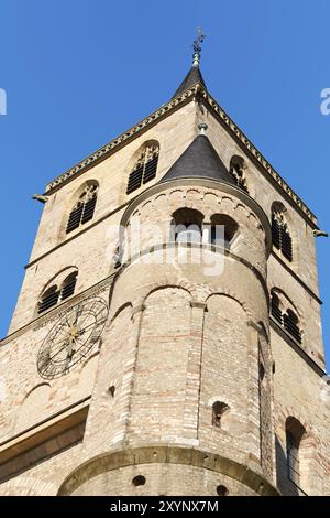 Das Detail des Trierer Doms oder des Doms St. Peter ist die älteste Kirche Deutschlands. Im Jahr 326 n. Chr. errichtete Konstantin, der erste christliche Kaiser, eine Kirche Stockfoto