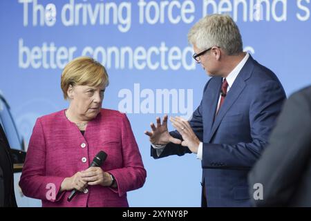 Frankfurt, Deutschland. September 2017. Angela Merkel besuchte den Qualcomm-Stand während ihrer Tour durch die 67. IAA International Motor Show in Frankfu Stockfoto