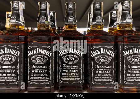 Lviv, Ukraine - 26. August 2024: Jack Daniel's Tennessee Whiskey Flakons Stockfoto