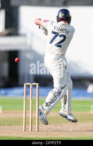 Birmingham, Großbritannien. 30. August 2024. #72, Harry Finch aus Kent im Spiel während des Spiels der Vitality County Championship Division One zwischen Warwickshire CCC und Kent CCC im Edgbaston Cricket Ground, Birmingham, England am 30. August 2024. Foto von Stuart Leggett. Nur redaktionelle Verwendung, Lizenz für kommerzielle Nutzung erforderlich. Keine Verwendung bei Wetten, Spielen oder Publikationen eines einzelnen Clubs/einer Liga/eines Spielers. Quelle: UK Sports Pics Ltd/Alamy Live News Stockfoto