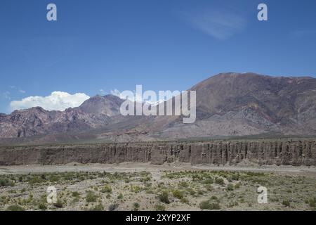 Landschaft entlang der Nationalstraße 7 durch die Anden in der Nähe der Grenze in Argentinien Stockfoto