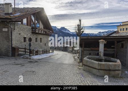 Die Steinhäuser des Dorfes von Sauze d im Piemont Stockfoto