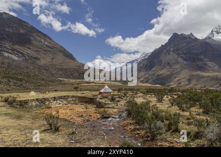 Foto von einem Zelt auf dem Santa Cruz Trek in Peru Stockfoto