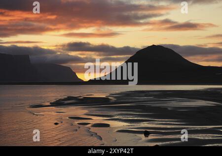 Spätsommerabend in den westfjorden Islands Stockfoto