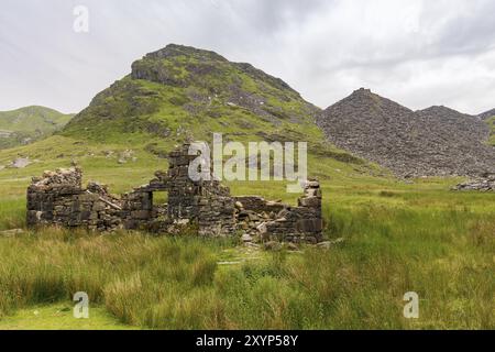 Die Ruinen des stillgelegten Steinbruch Conglog Mühle in der Nähe von Blaenau Ffestiniog, Gwynedd, Wales, Großbritannien Stockfoto