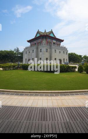 Der Juguang Tower, das Symbol der Insel Kinmen, ist repräsentativ für die typische chinesische Architektur auf Kinmen Island, Taiwan. Vertikal Stockfoto