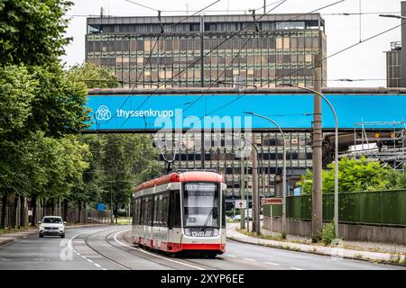 Die Hauptverwaltung der thyssenkrupp Steel Europe AG in Duisburg-Bruckhausen, Kaiser-Wilhelm-Straße, NRW, Deutschland ThyssenKrupp Steel *** der Hauptsitz der thyssenkrupp Steel Europe AG in Duisburg Bruckhausen, Kaiser-Wilhelm-Straße, NRW, Deutschland thyssenkrupp Steel Stockfoto