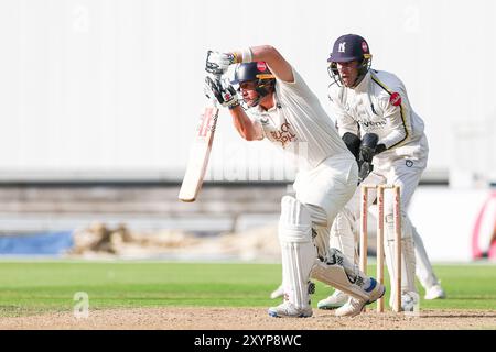 Birmingham, Großbritannien. 30. August 2024. #72, Harry Finch aus Kent im Spiel während des Spiels der Vitality County Championship Division One zwischen Warwickshire CCC und Kent CCC im Edgbaston Cricket Ground, Birmingham, England am 30. August 2024. Foto von Stuart Leggett. Nur redaktionelle Verwendung, Lizenz für kommerzielle Nutzung erforderlich. Keine Verwendung bei Wetten, Spielen oder Publikationen eines einzelnen Clubs/einer Liga/eines Spielers. Quelle: UK Sports Pics Ltd/Alamy Live News Stockfoto