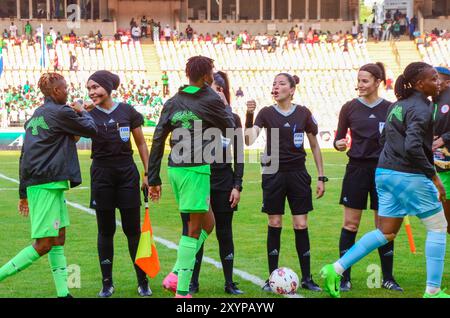 ABUJA, NIGRRIA - 5. APRIL: Nigeria während der Olympischen Qualifikationsrunde der CAF-Frauen zwischen den Super Falken von Nigeria und Bayana Bayana von Südafrika Stockfoto