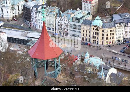 Aussichtsturm Peter's Height und Karlsbad, Panoramablick auf die berühmte Kurstadt, Tschechien, Europa Stockfoto