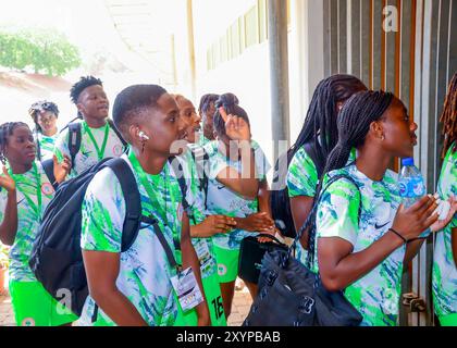 ABUJA, NIGRRIA - 5. APRIL: Nigeria während des CAF Women's Olympic Qualifiers Marsch zwischen Suoer Falcons von Nigeria und Bayana Bayana von Südafrika Stockfoto