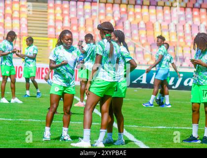 ABUJA, NIGRRIA - 5. APRIL: Nigeria während des CAF Women's Olympic Qualifiers Marsch zwischen Suoer Falcons von Nigeria und Bayana Bayana von Südafrika Stockfoto