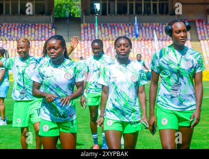 ABUJA, NIGRRIA - 5. APRIL: Nigeria während des CAF Women's Olympic Qualifiers Marsch zwischen Suoer Falcons von Nigeria und Bayana Bayana von Südafrika Stockfoto