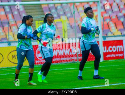 ABUJA, NIGRRIA - 5. APRIL: Nigeria während des CAF Women's Olympic Qualifiers Marsch zwischen Suoer Falcons von Nigeria und Bayana Bayana von Südafrika Stockfoto