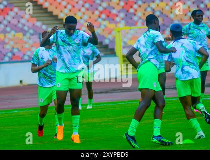 ABUJA, NIGRRIA - 5. APRIL: Nigeria während des CAF Women's Olympic Qualifiers Marsch zwischen Suoer Falcons von Nigeria und Bayana Bayana von Südafrika Stockfoto