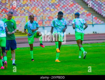 ABUJA, NIGRRIA - 5. APRIL: Nigeria während des CAF Women's Olympic Qualifiers Marsch zwischen Suoer Falcons von Nigeria und Bayana Bayana von Südafrika Stockfoto