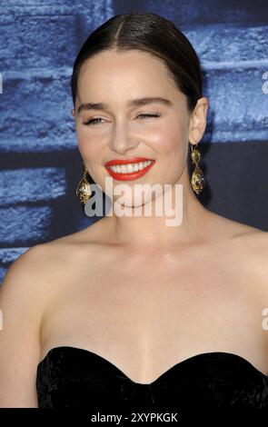 Emilia Clarke bei der Premiere von HBO's „Game of Thrones“, die am 10. April 2016 im TCL Chinese Theatre in Hollywood stattfand Stockfoto