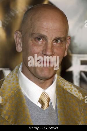 John Malkovich nimmt an der Los Angeles Premiere von Beowulf Teil, die am 5. November im Westwood Village Theater in Westwood, Kalifornien, USA stattfindet. Stockfoto