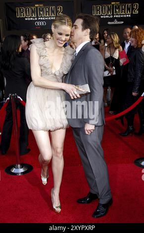 Leslie BIBB und Sam Rockwell bei der Los Angeles-Premiere von „Iron man 2“, die am 26. April 2010 im El Capitan Theatre in Hollywood stattfand. Quelle: Lumeim Stockfoto