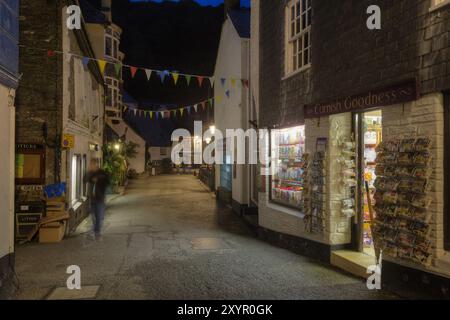 Nachtaufnahme in den Straßen von Polperro Stockfoto