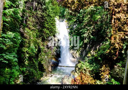 Cascade Falls liegt nordöstlich von Mission, BC, Kanada Stockfoto