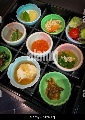 Japan, Sapporo. Typisches japanisches Frühstück in einem Restaurant. Juni 2024 Stockfoto