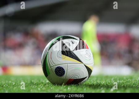 Amsterdam, Niederlande. 30. August 2024. AMSTERDAM, 30-08-2024, Sportpark de Toekomst, Saison 2024/2025, niederländischer Fußball Keuken Kampioen Divisie. Spielball während des Spiels Jong Ajax - den Bosch Credit: Pro Shots/Alamy Live News Stockfoto