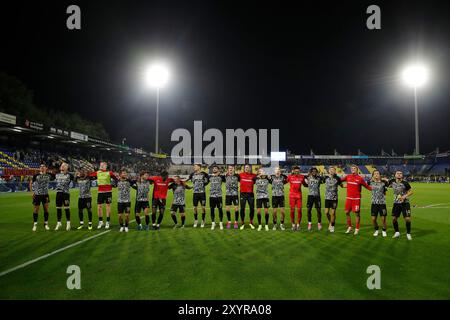 WAALWIJK - AZ feiert den Sieg beim niederländischen Eredivisie-Spiel zwischen RKC Waalwijk und AZ Alkmaar im Mandemakers Stadium am 30. August 2024 in Waalwijk, Niederlande. ANP BART STOUTJESDIJK Stockfoto