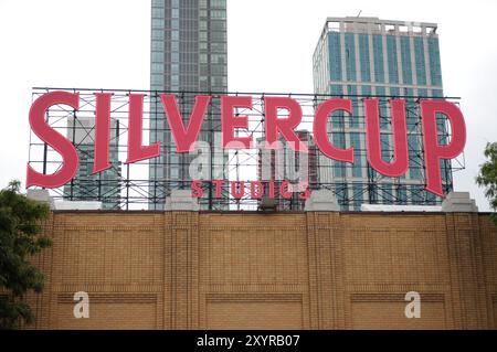 New York, USA. August 2024. Silvercup Studios werden in Long Island City, Queens, New York City, gesehen. (Credit Image: © Jimin Kim/SOPA Images via ZUMA Press Wire) NUR REDAKTIONELLE VERWENDUNG! Nicht für kommerzielle ZWECKE! Stockfoto