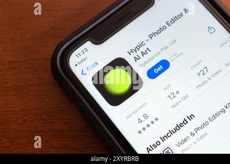 Hypic-App im App Store auf einem iPhone. Hypic ist eine All-in-One-App für Fotobearbeitung und KI-Kunst, die von Bytedance, dem Unternehmen hinter TikTok, entwickelt wurde Stockfoto