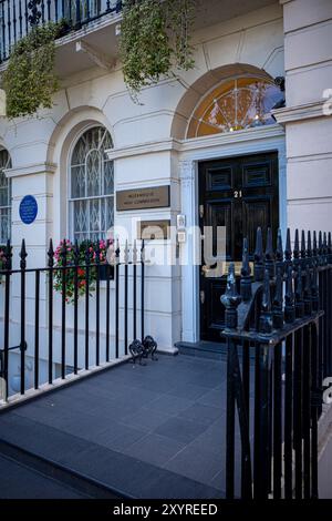 Mosambikische Hochkommissarin London. Robert Gascoyne Cecil 1830-1903 3. Marquess of Salisbury und Premierminister, lebte in diesem Haus. LCC Blue Plaque Stockfoto