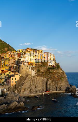 Blick auf Manarola, eines der fünf Fischerdörfer der Cinque Terre, Italien Stockfoto