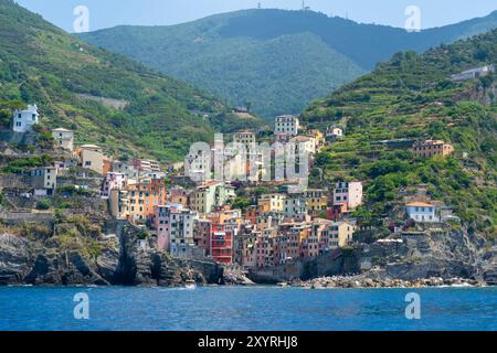 Blick auf Riomaggiore, eines der fünf Fischerdörfer von Cinque Terre, Italien Stockfoto