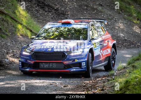 Aberystwyth, Dyfed, Großbritannien. 30. August 2024. 2024 FIA Rallye-Europameisterschaft Tag 1; Fahrer Miko Marczyk und Beifahrer Szymon Gospodarczyk in ihrem Skoda Fabia RS während des Rallye-Shakedown Credit: Action Plus Sports/Alamy Live News Stockfoto