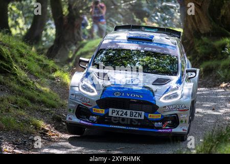 Aberystwyth, Dyfed, Großbritannien. 30. August 2024. 2024 FIA European Rally Championship Day 1; Fahrer Matt Edwards und Beifahrer David Moynihan in ihrem Ford Fiesta Mk II während des Rallye-Shakedown Credit: Action Plus Sports/Alamy Live News Stockfoto