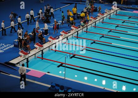 Nanterre, Frankreich - August 30 2024: Para-Schwimmen in der Pariser La Défense Arena während der Paralympischen Spiele 2024. Stockfoto