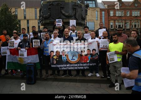Fordern Sie den Trail of Massoud Barzani für den 31. August 1996 die Tötung von 36000 Kurden, Demonstranten der Dakok Organisation and Freedom in Haymarket, Newcastle upon Tyne, Großbritannien, 30. August 2024. Quelle: DEW/Alamy Live News Stockfoto