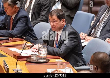 New York, New York, USA. 30. August 2024. Botschafter Dmitry Polyanskiy von Russland spricht während der Sitzung des Sicherheitsrats im Hauptquartier der Vereinten Nationen über Bedrohungen des internationalen Friedens und der internationalen Sicherheit (Ukraine) (Credit Image: © Lev Radin/Pacific Press via ZUMA Press Wire) NUR REDAKTIONELLE VERWENDUNG! Nicht für kommerzielle ZWECKE! Stockfoto