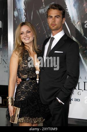 Theo James bei der Premiere von „Underworld Awakening“ in Los Angeles am 19. Januar 2012 im Grauman's Chinese Theatre in Hollywood. Stockfoto