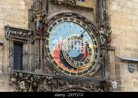Prag, Tschechische Republik - 8. August 2024: Prager astronomische Uhr am Alten Rathaus in Prag, Tschechische Republik. Stockfoto