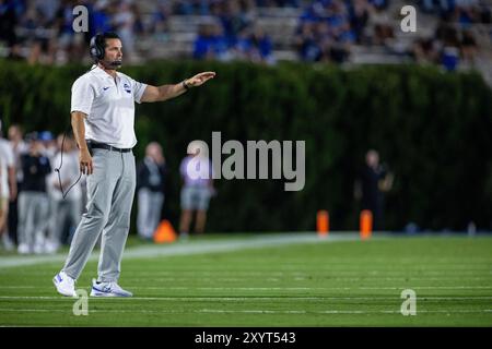 30. August 2024: Duke Blue Devils Head Coach Manny Diaz während des ersten Viertels gegen die Elon Phoenix im ACC Football Matchup im Wallace Wade Stadium in Durham, NC. (Scott Kinser/CSM) Credit: CAL Sport Media/Alamy Live News Stockfoto