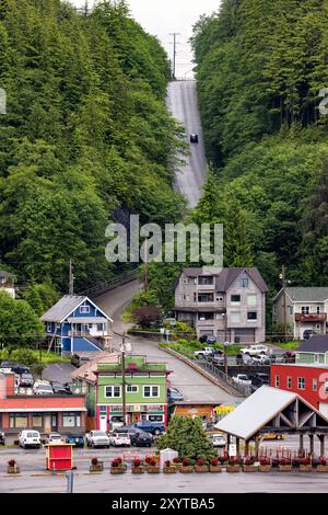 Steile Straße (Schoenbar Road) in Ketchikan, Alaska, USA Stockfoto