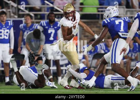 30. August 2024: Elon Phoenix Wide Receiver Chandler Brayboy (4) dreht sich während des NCAA-Fußballspiels zwischen den Elon Phoenix und dem aus einem Tackle Stockfoto