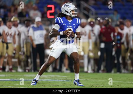 30. August 2024: Duke Blue Devils Quarterback Maalik Murphy (6) wirft den Ball während des NCAA-Fußballspiels zwischen den Elon Phoenix und dem Duke BL Stockfoto