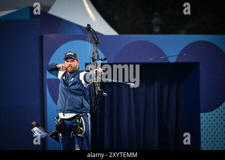 Paris, Frankreich. 30. August 2024. Maxime Guerin, französischer Bogenschütze bei den Paralympischen Spielen 2024 in Paris am 30. August 2024. Foto: Tomas Stevens/ABACAPRESS. COM Credit: Abaca Press/Alamy Live News Stockfoto