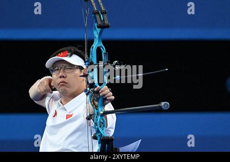 Paris, Frankreich. 30. August 2024. Zihao He, chinesischer Bogenschütze bei den Paralympischen Spielen 2024 in Paris am 30. August 2024. Foto: Tomas Stevens/ABACAPRESS. COM Credit: Abaca Press/Alamy Live News Stockfoto