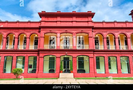 Das Rote Haus, Sitz des Parlaments von Trinidad und Tobago im Hafen von Spanien. Trinidad und Tobago ist das südlichste Inselland der Karibik Stockfoto