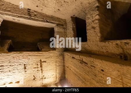 Katakomben von KOM el Shoqafa, in Felsen gehauene Grabkammern im Untergrund, Alexandria, Ägypten, Nordafrika, Afrika Stockfoto