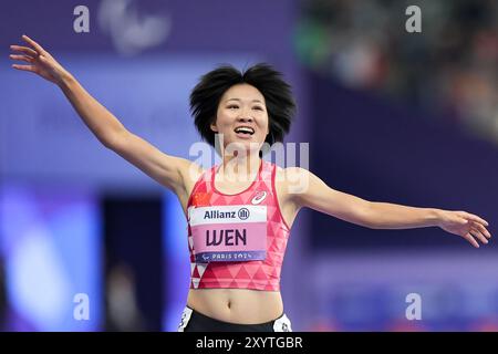 Paris, Frankreich. 30. August 2024. Wen Xiaoyan aus China feiert nach dem 200 m T37 Finale der Paralympischen Spiele 2024 in Paris, Frankreich, 30. August 2024. Quelle: Zhang Cheng/Xinhua/Alamy Live News Stockfoto
